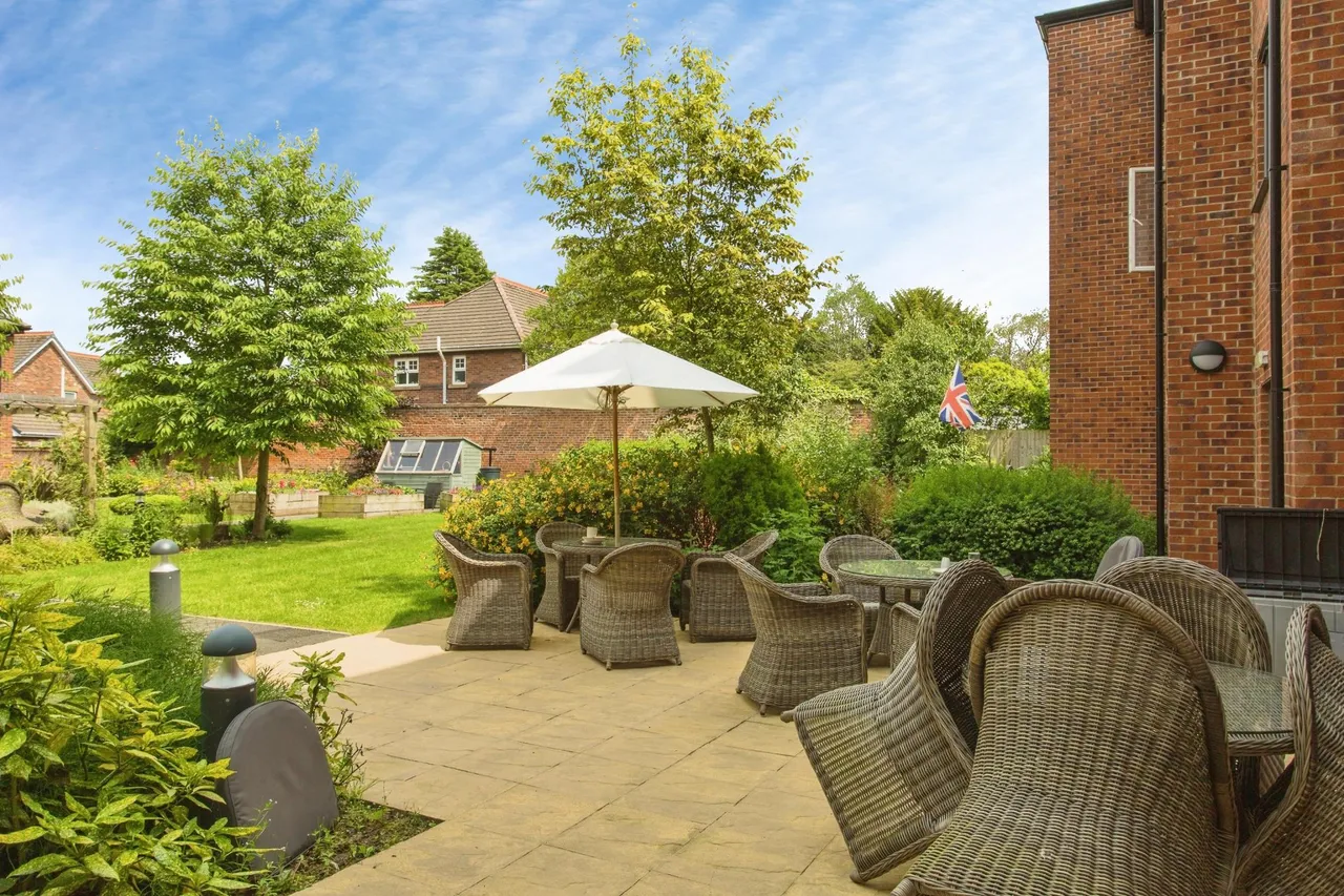 Burlington Gardens, Leyland, PR25, photo 23