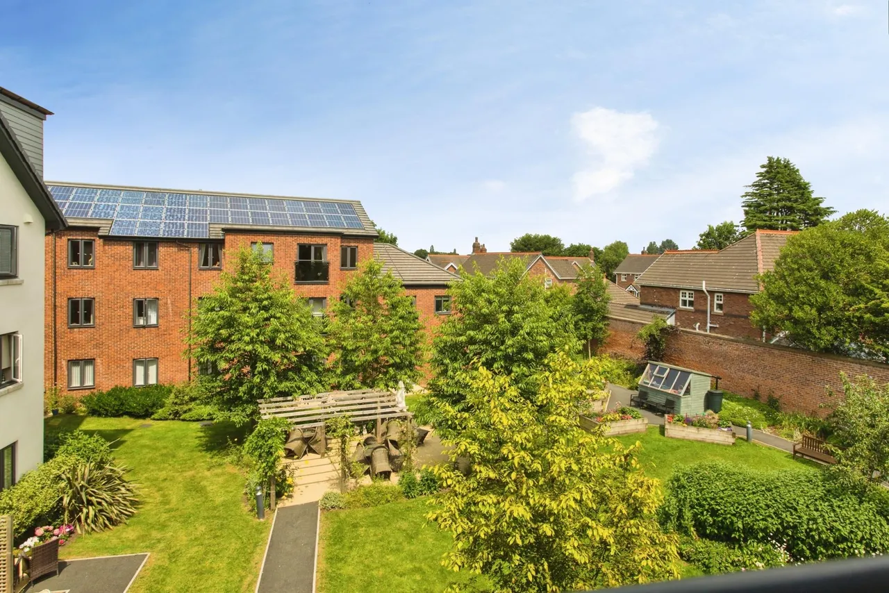 Burlington Gardens, Leyland, PR25, photo 8