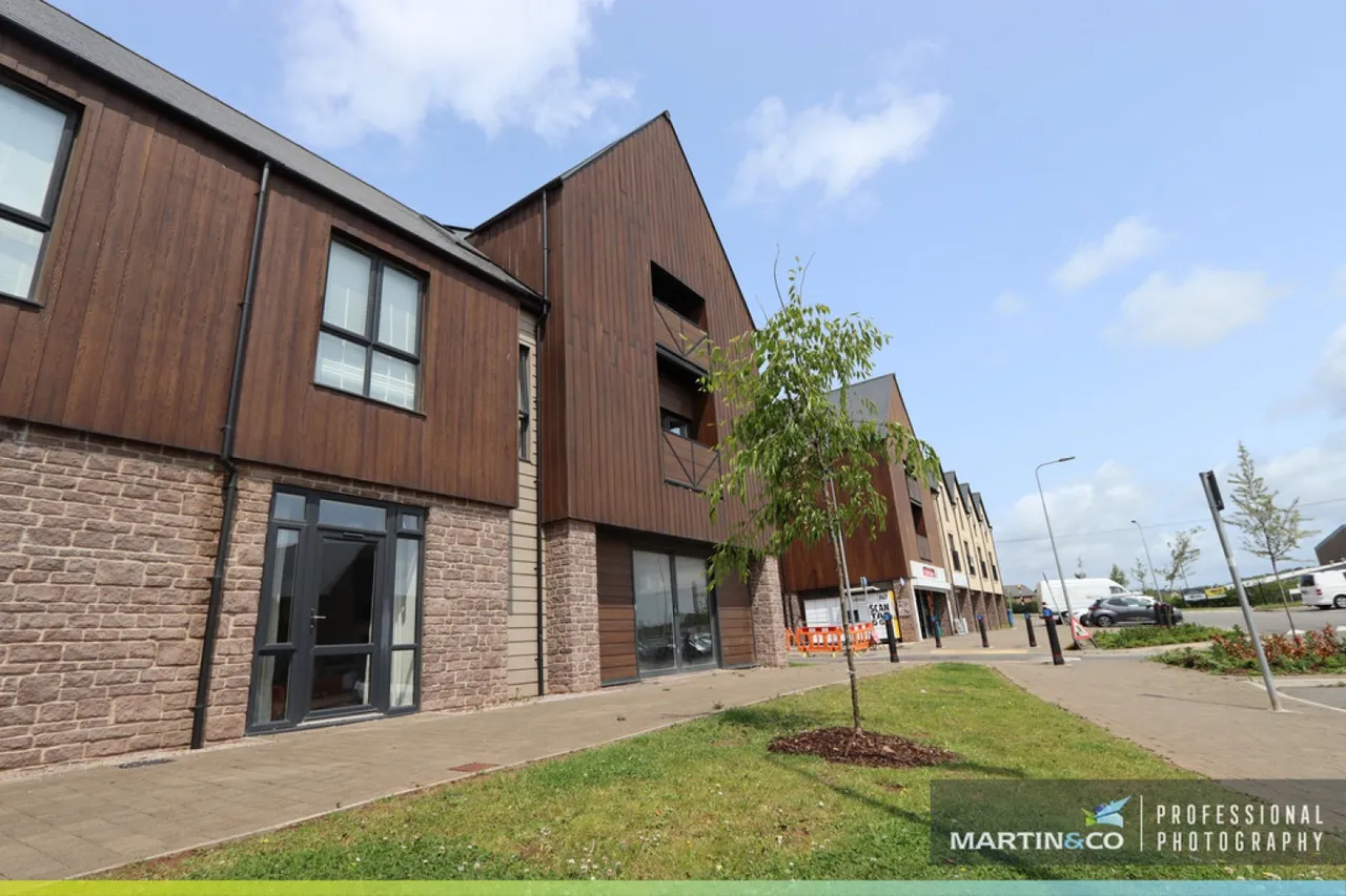 2 bed flat for sale — The Risings, St Edeyrns