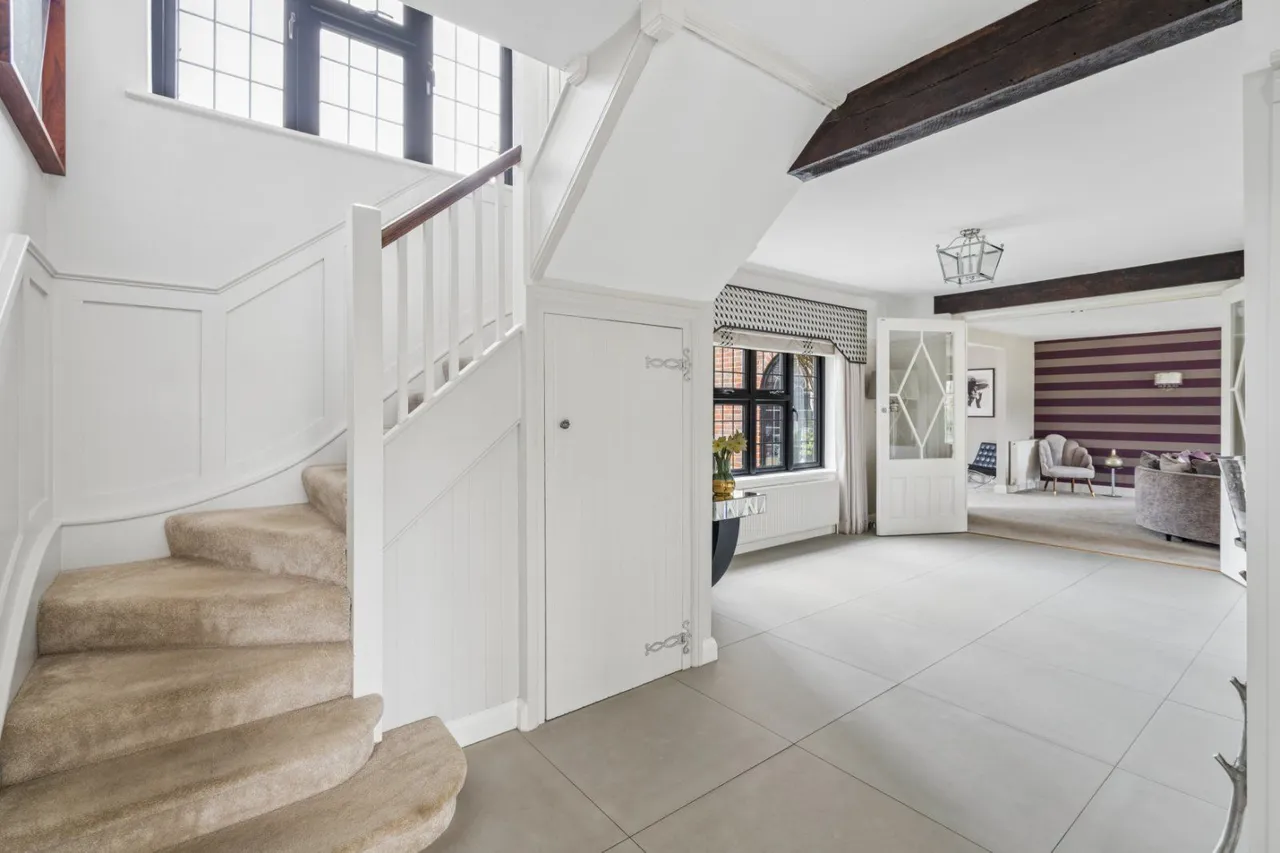 Latchmoor Avenue, Chalfont St Peter, Gerrards Cross, Buckinghamshire, SL9 8LL, photo 5