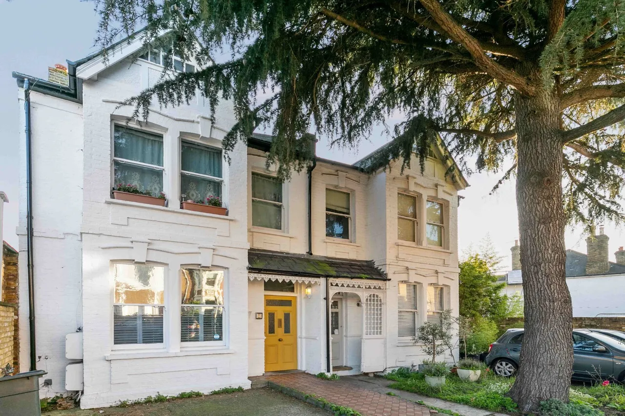 2 bed flat to rent, Sandycombe Road, Richmond, TW9