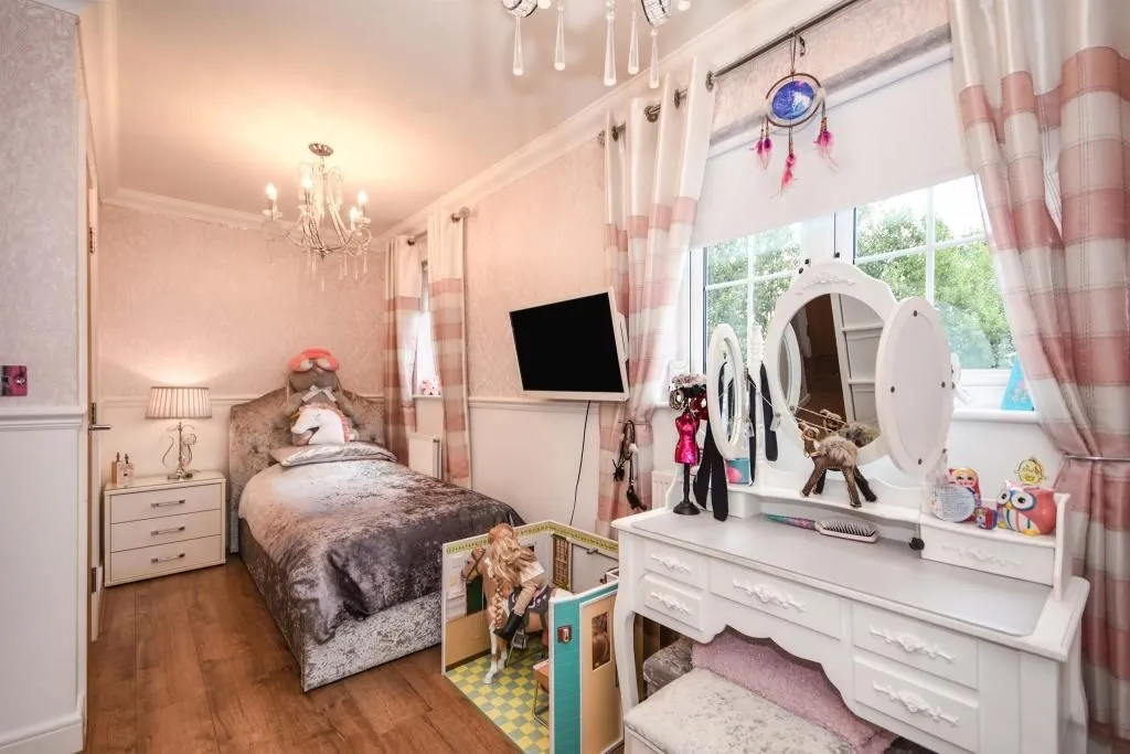 Weymouth Drive, Grays, Essex, RM16 6BX, photo 11