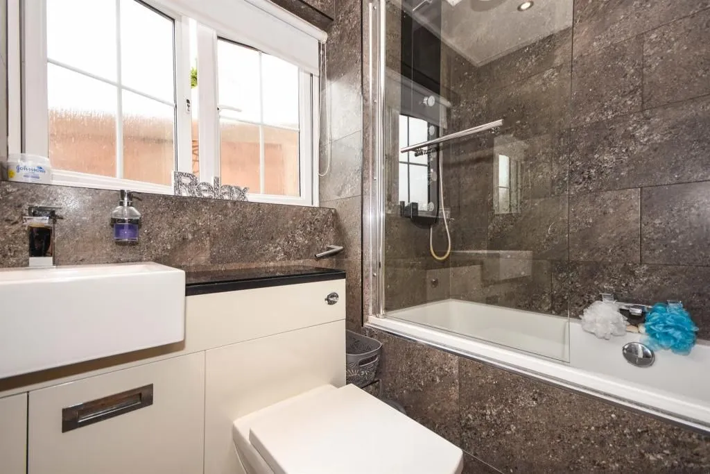 Weymouth Drive, Grays, Essex, RM16 6BX, photo 5