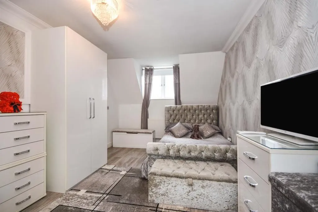 Weymouth Drive, Grays, Essex, RM16 6BX, photo 3