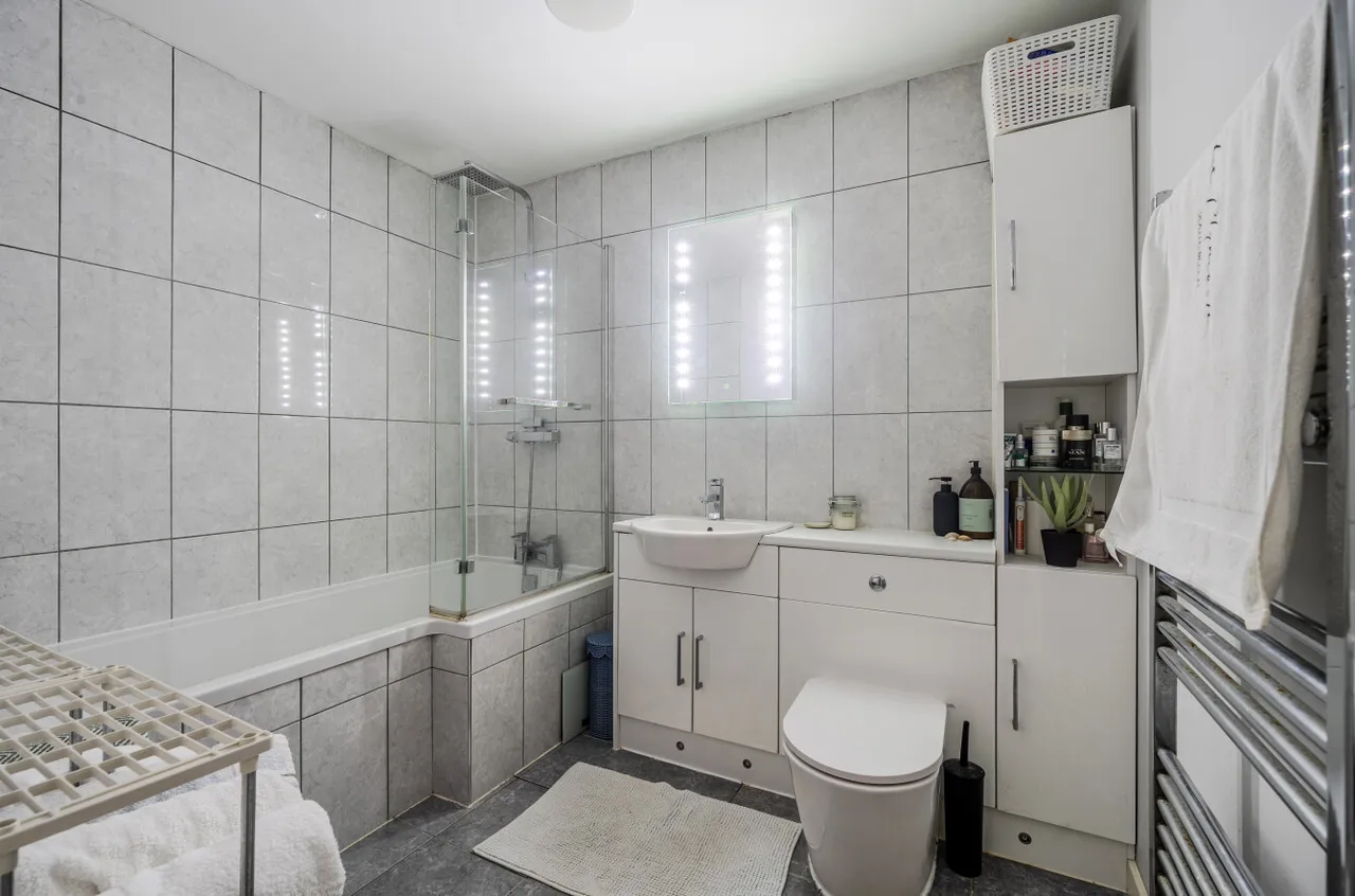 Franklin Court, Wormley, GU8, photo 13