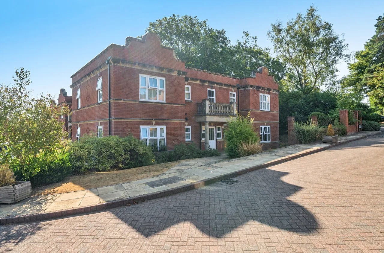 Franklin Court, Wormley, GU8, photo 18