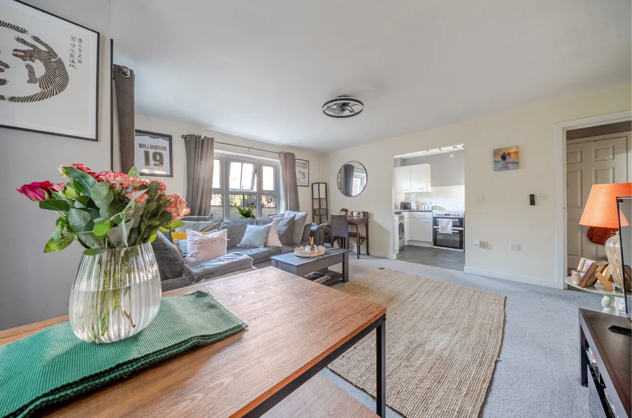 Franklin Court, Wormley, GU8, photo 5