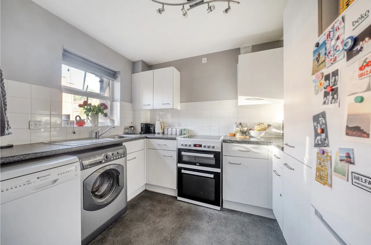 Franklin Court, Wormley, GU8, photo 9