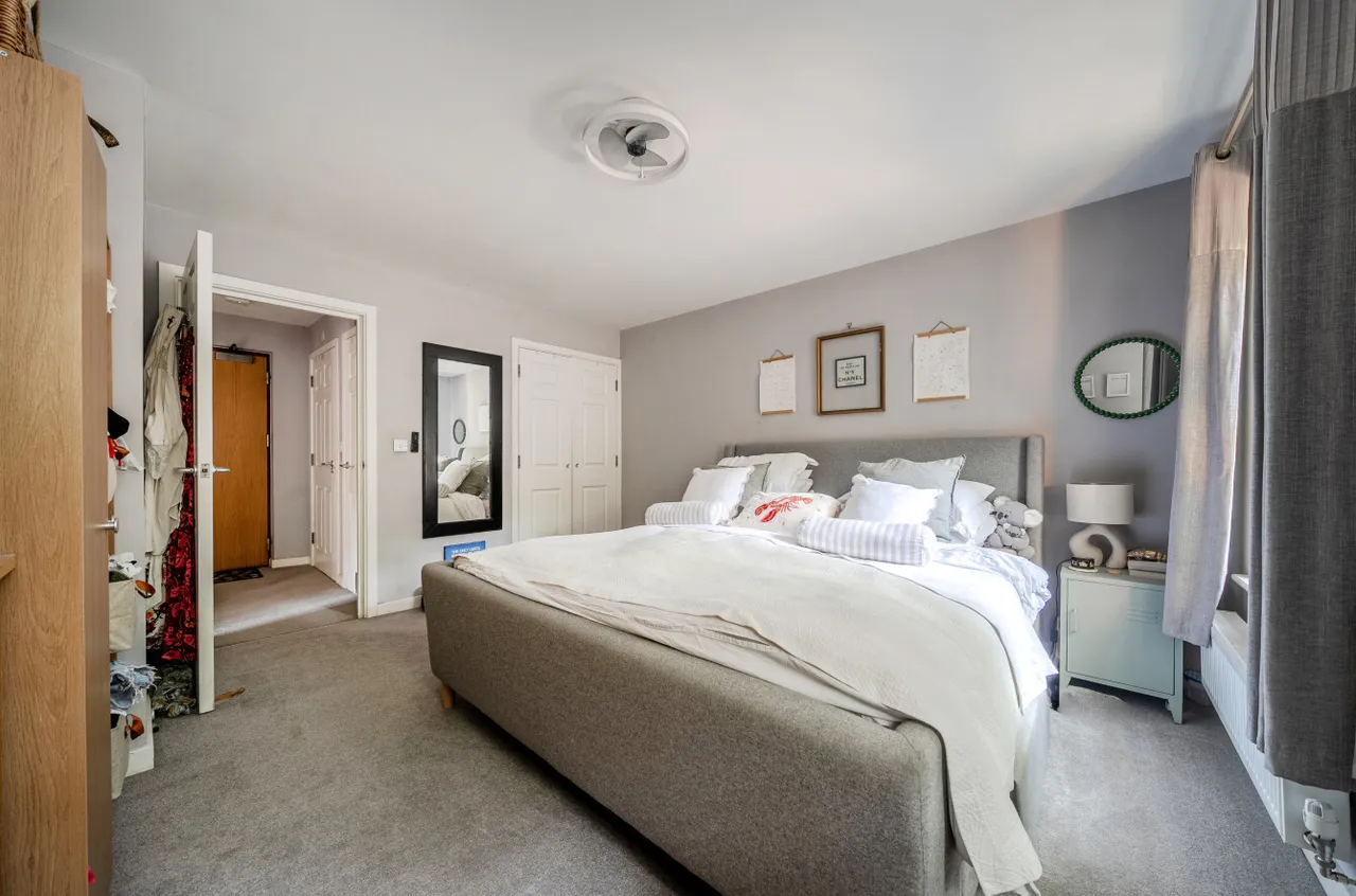 Franklin Court, Wormley, GU8, photo 11