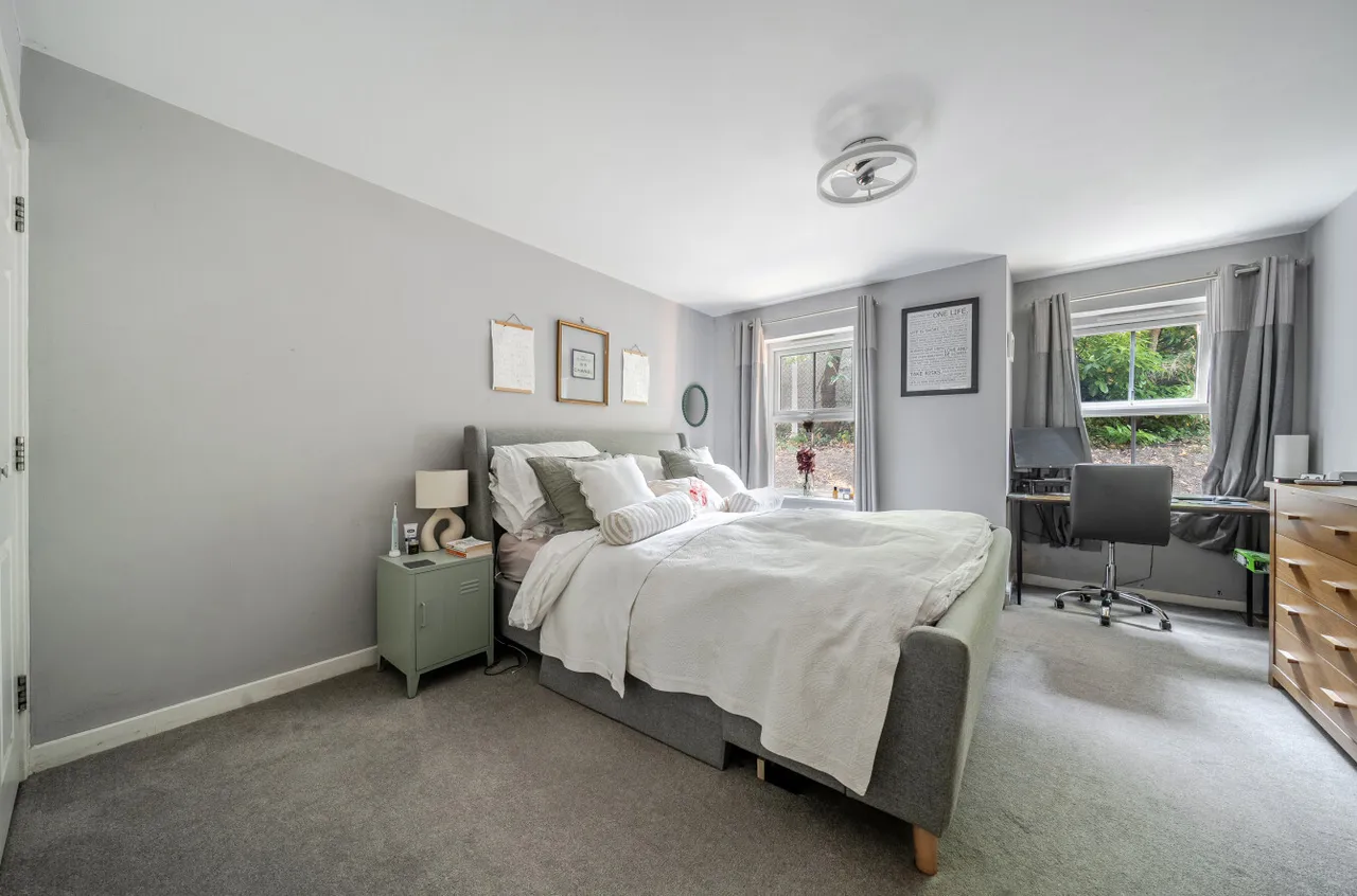 Franklin Court, Wormley, GU8, photo 12