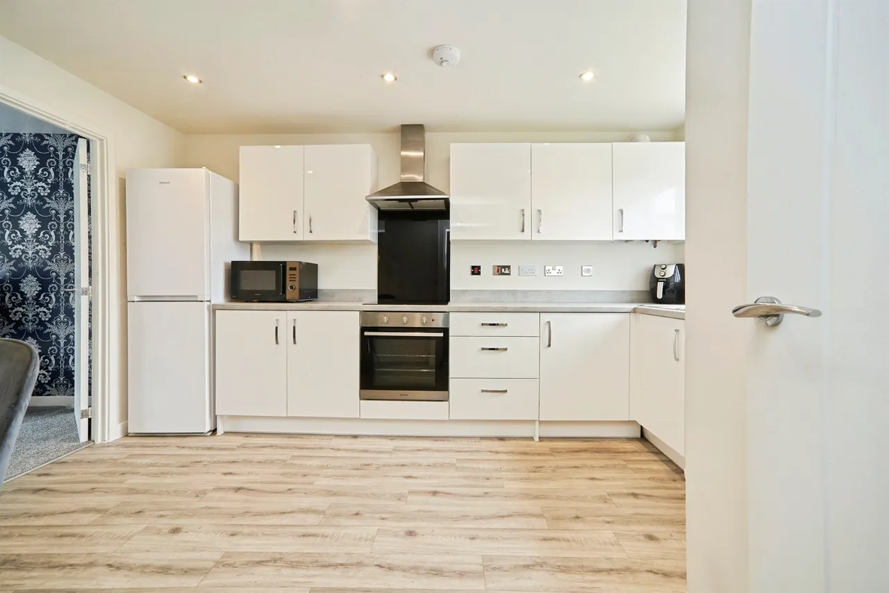 Quarry Bank Road, BRADFORD, photo 2