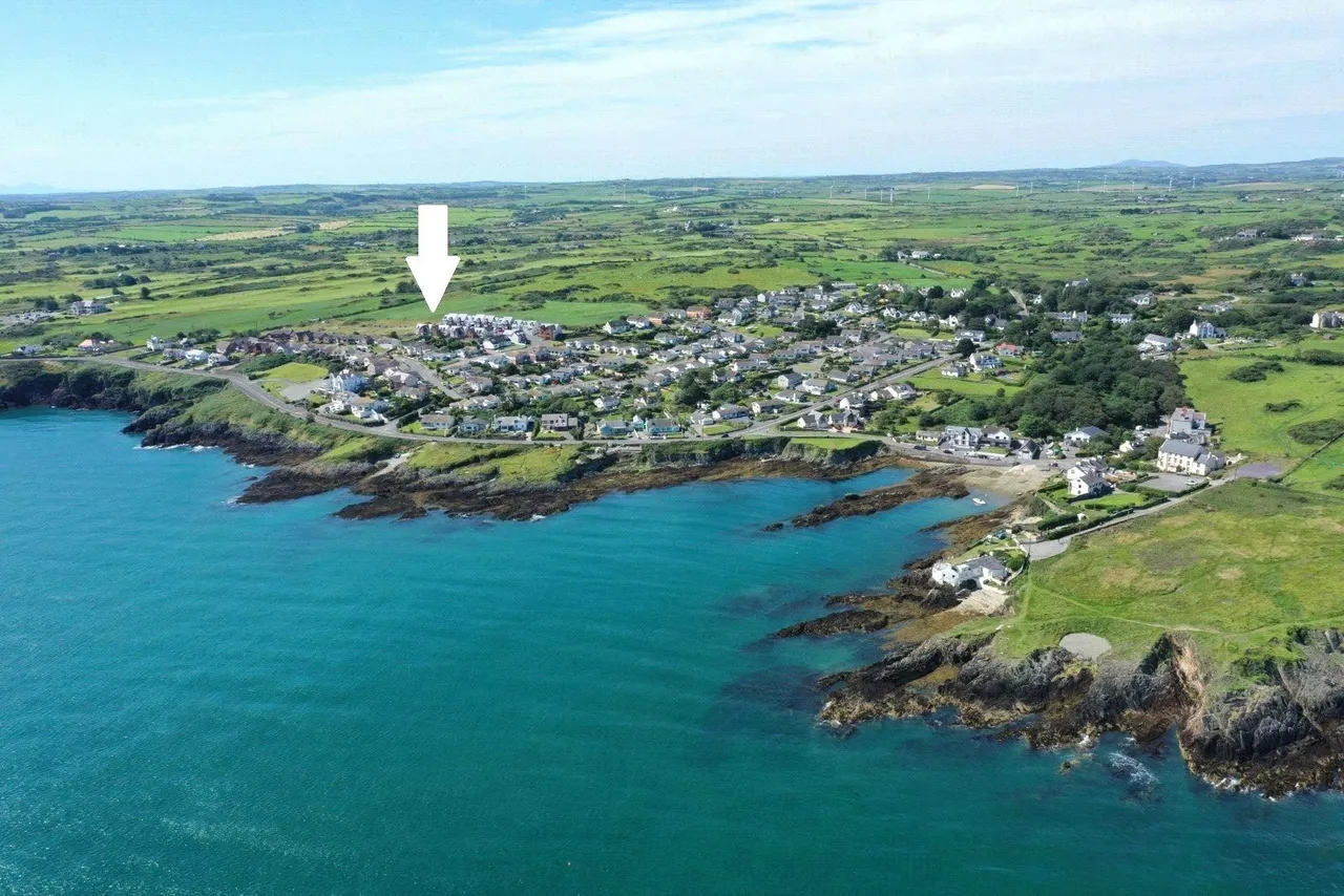 Parys Uchaf, Bull Bay, LL68, photo 2