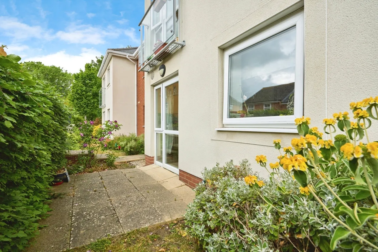 2 bed flat for sale, Foxes Road, Newport, PO30