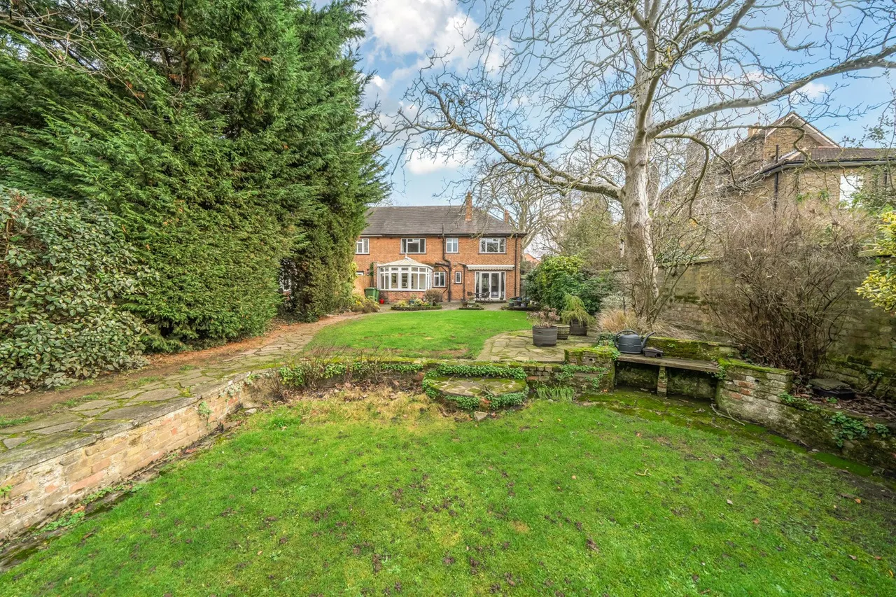 Court Road, SE9, photo 24