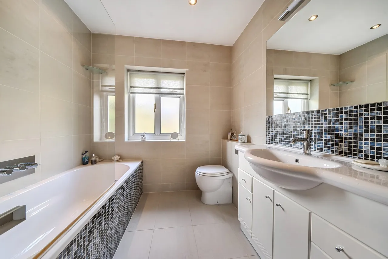 Court Road, SE9, photo 13