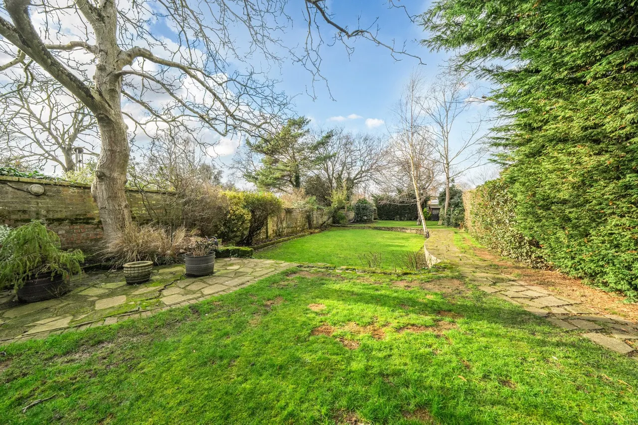 Court Road, SE9, photo 2