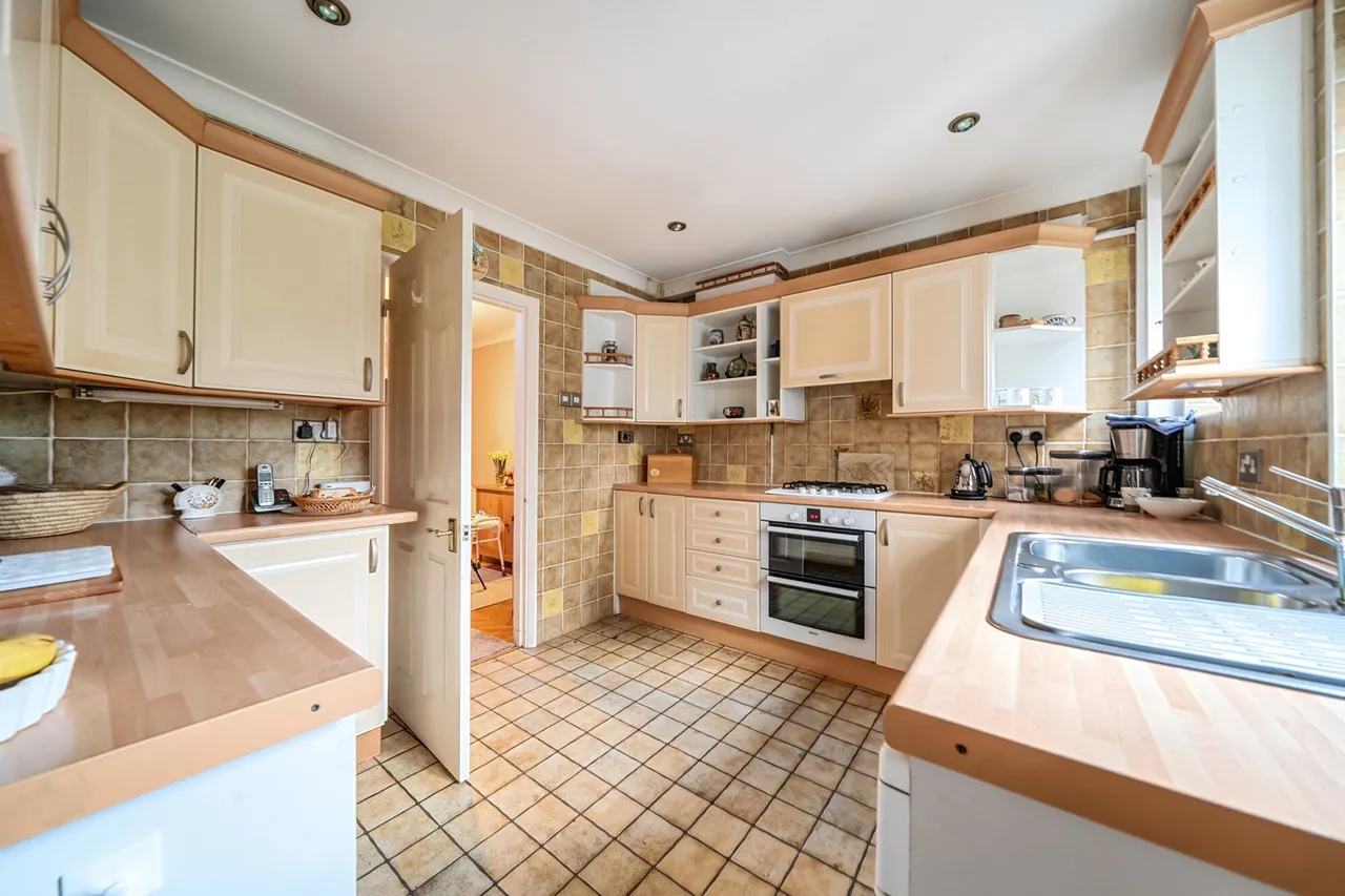 Court Road, SE9, photo 19