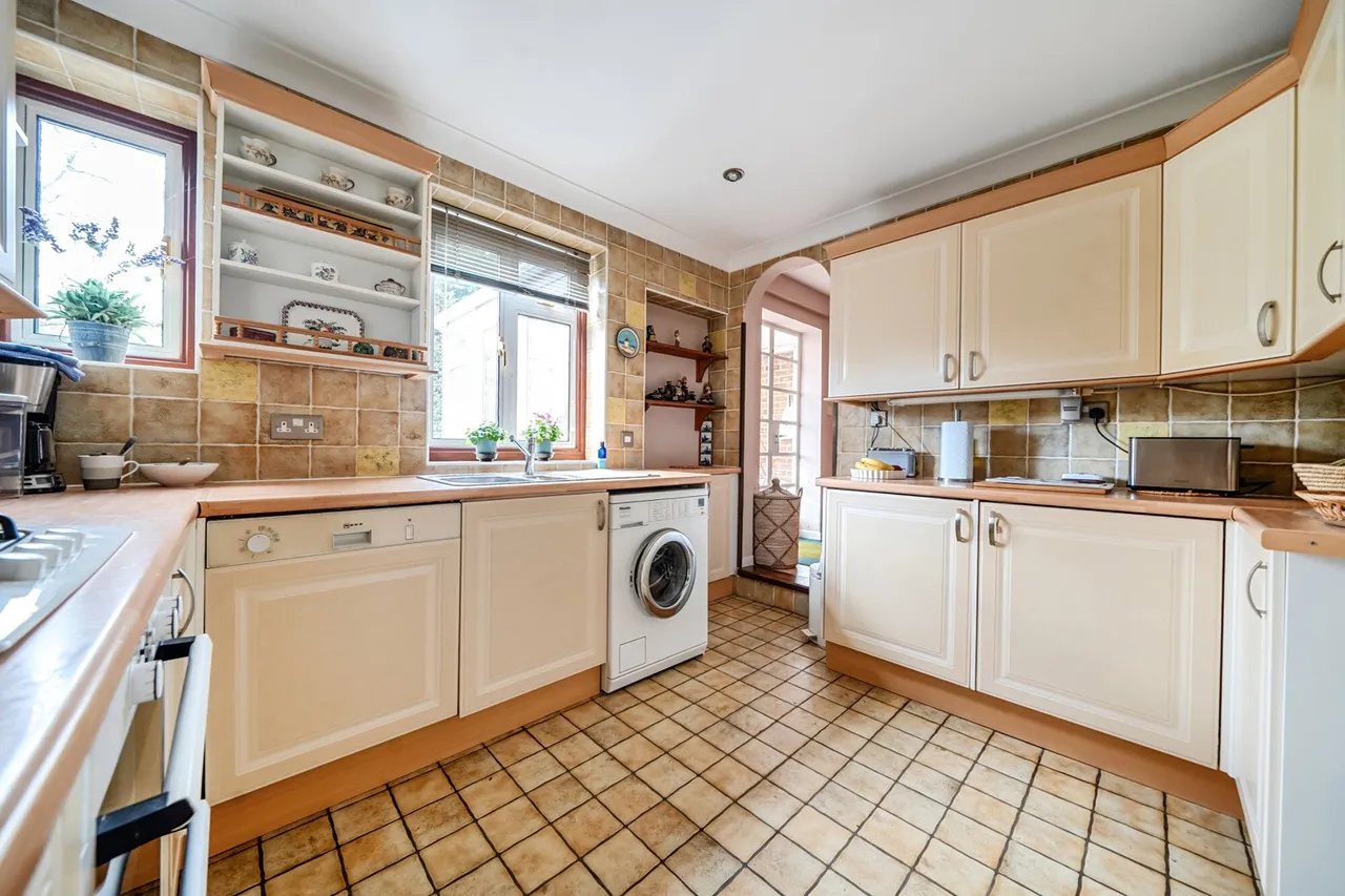 Court Road, SE9, photo 18