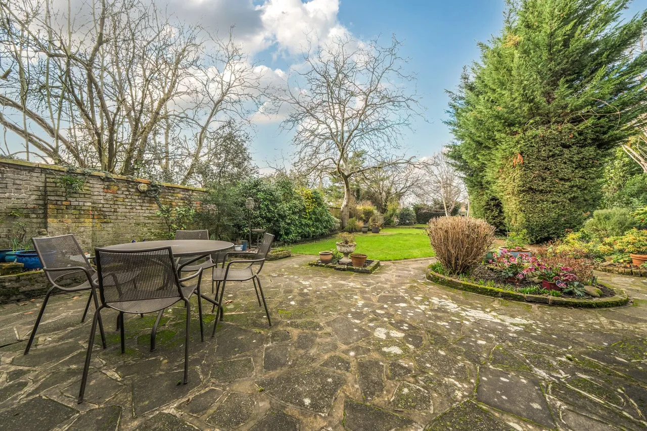 Court Road, SE9, photo 22