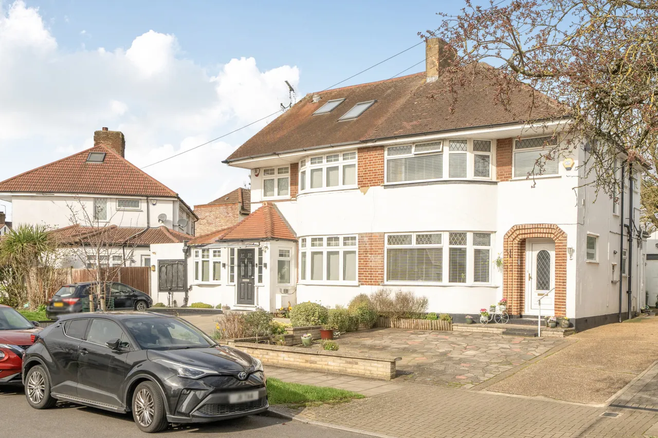 3 bed house for sale, Curzon Avenue, Stanmore, HA7