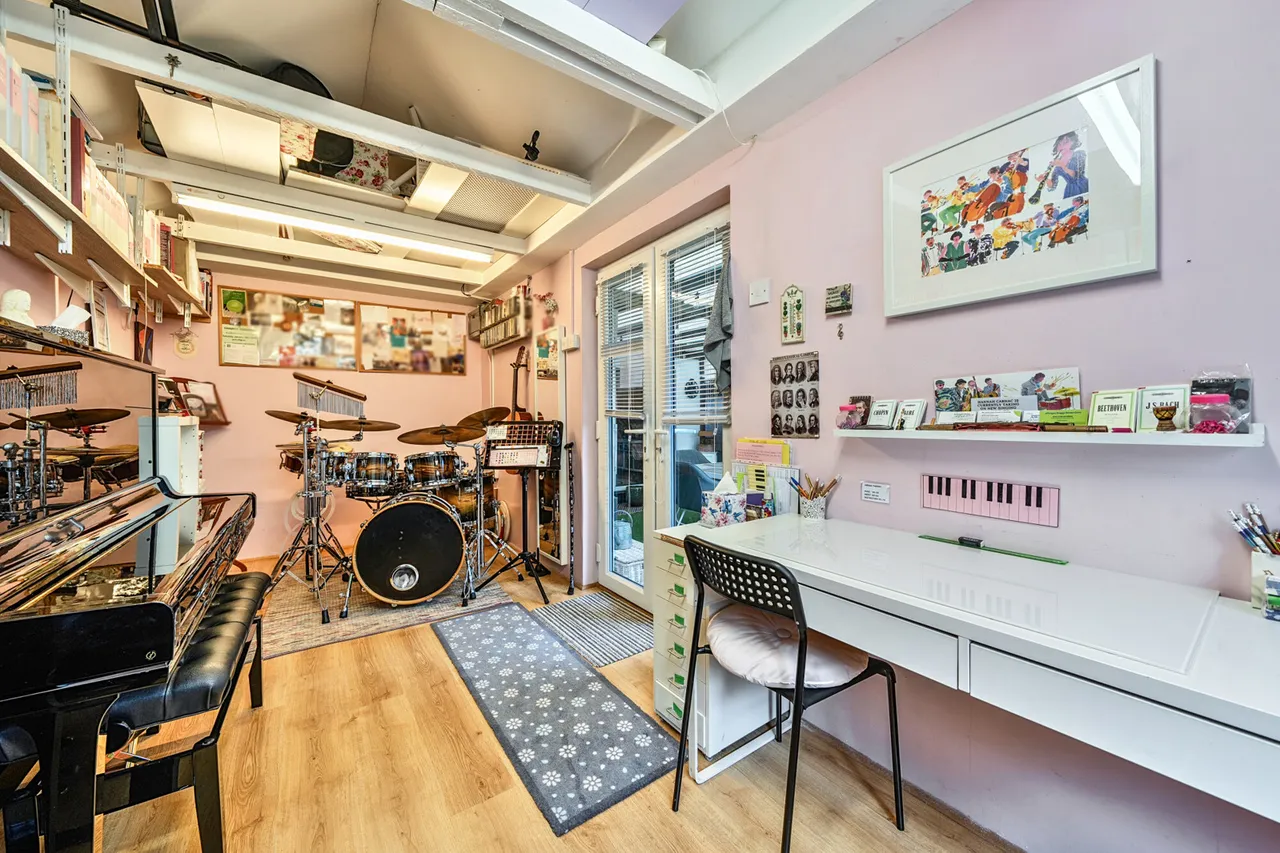Curzon Avenue, Stanmore, HA7, photo 11