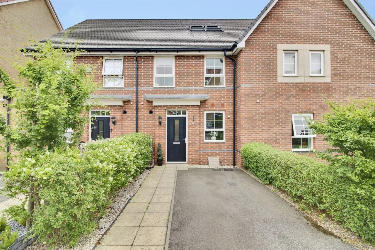 3 bed house for sale, Peregrine Way, Hatfield, AL10