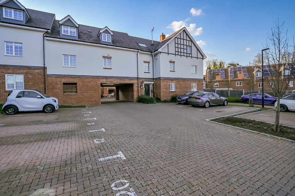 Ranulf Court, Chalfont St. Peter, SL9, photo 15