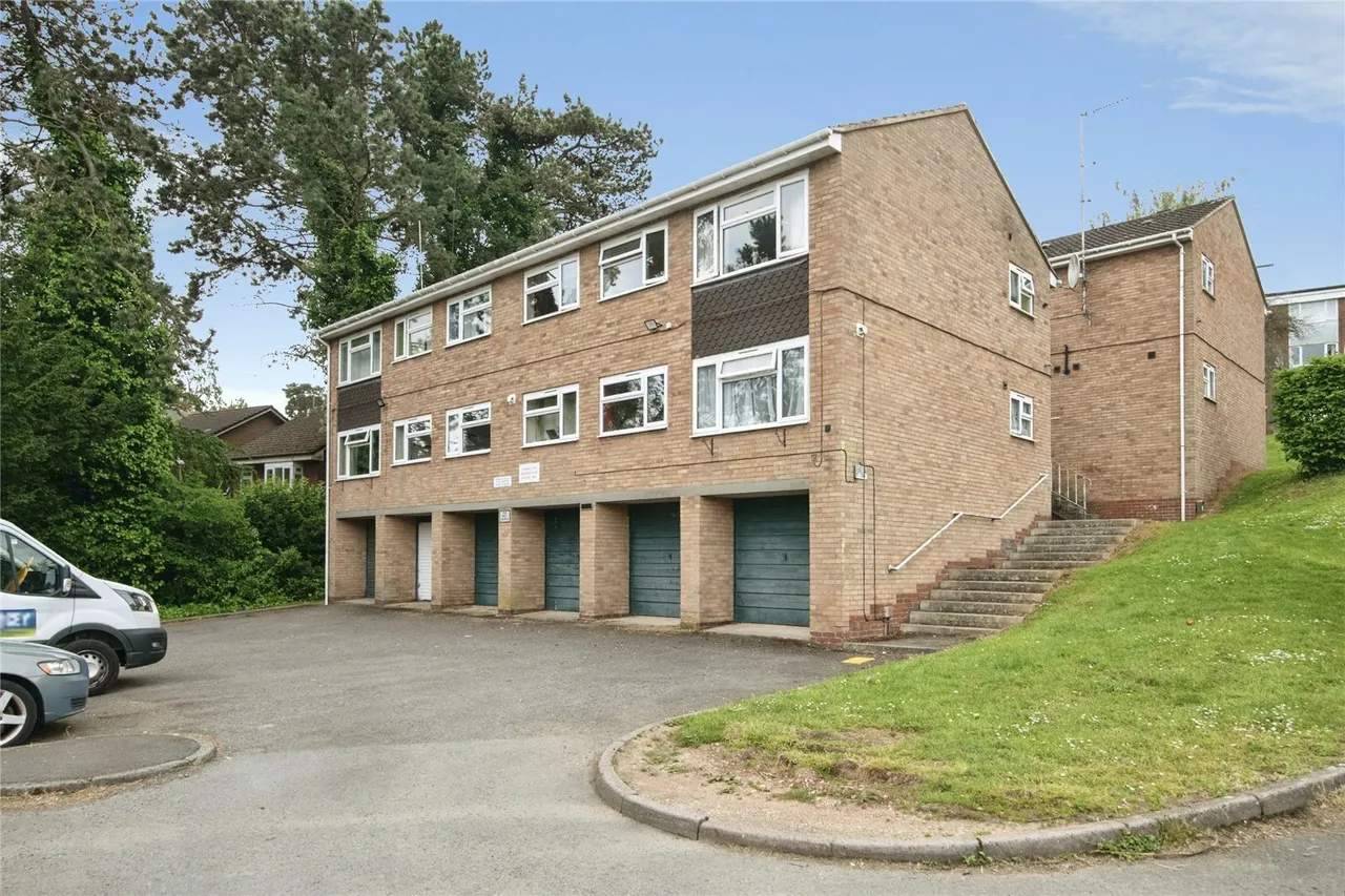 2 bed flat for sale, Laurel Close, Redditch, B98