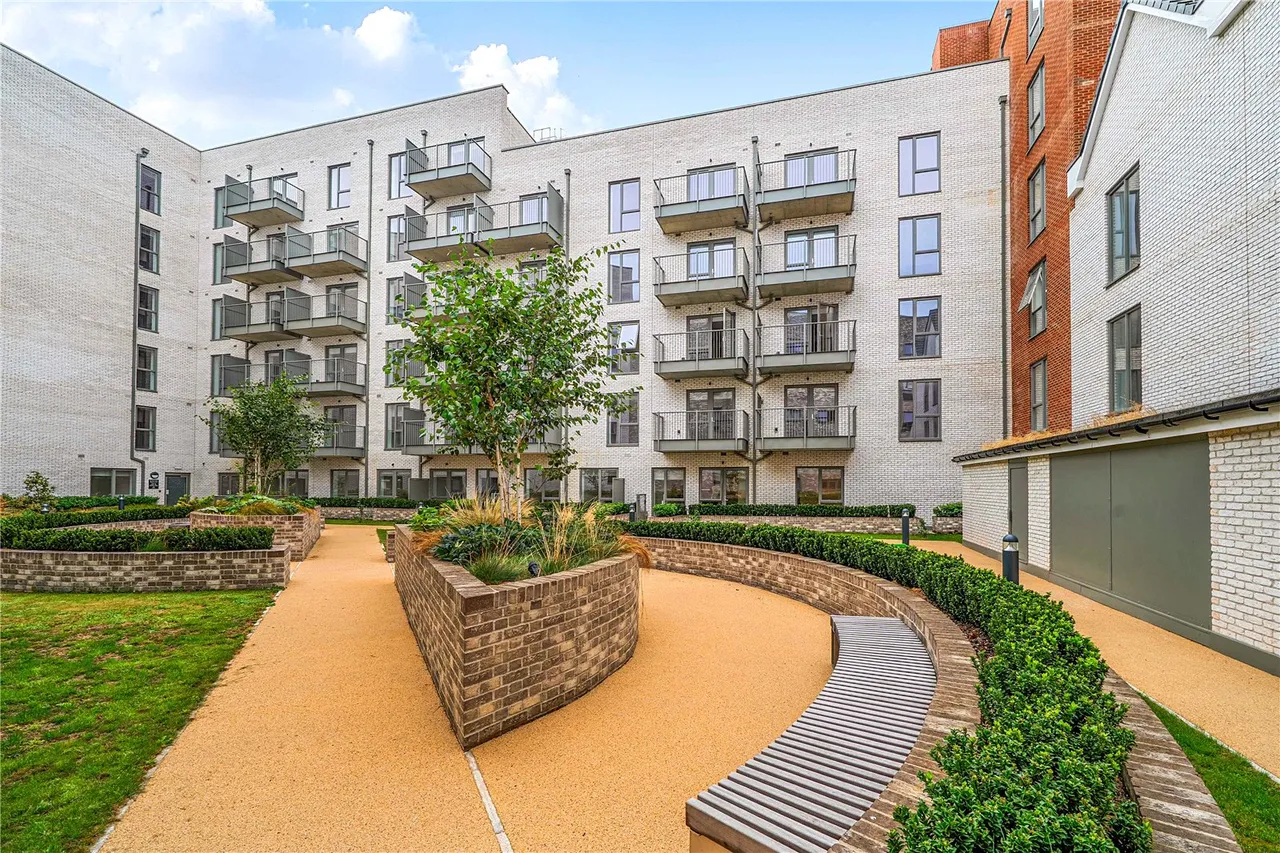 1 bed flat for sale, Union Yard, Aldershot, GU11
