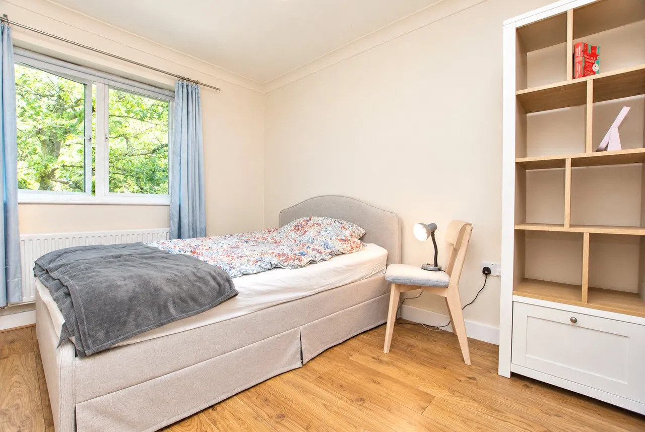 St. Marys Way, Guildford, GU2, photo 4