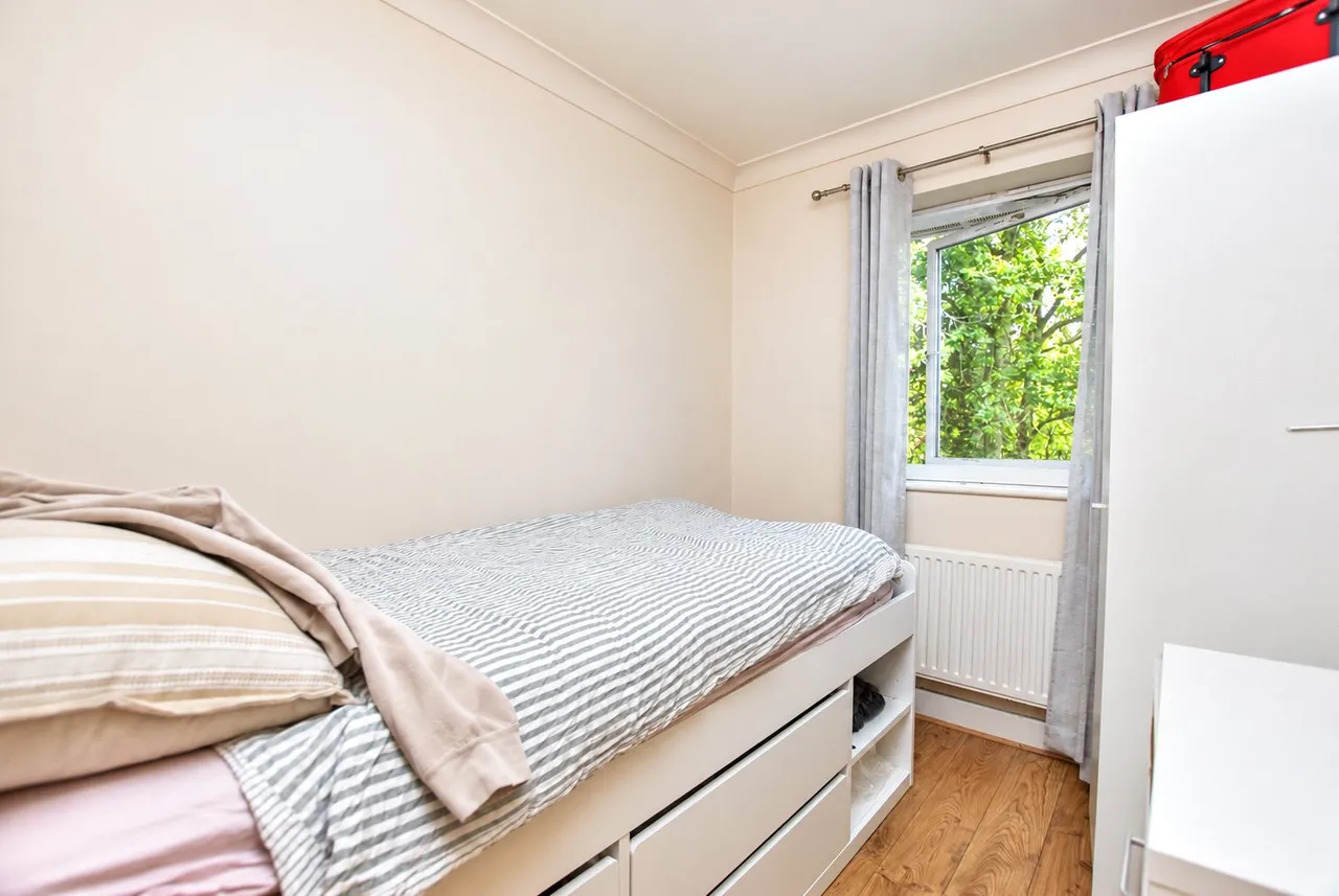 St. Marys Way, Guildford, GU2, photo 8