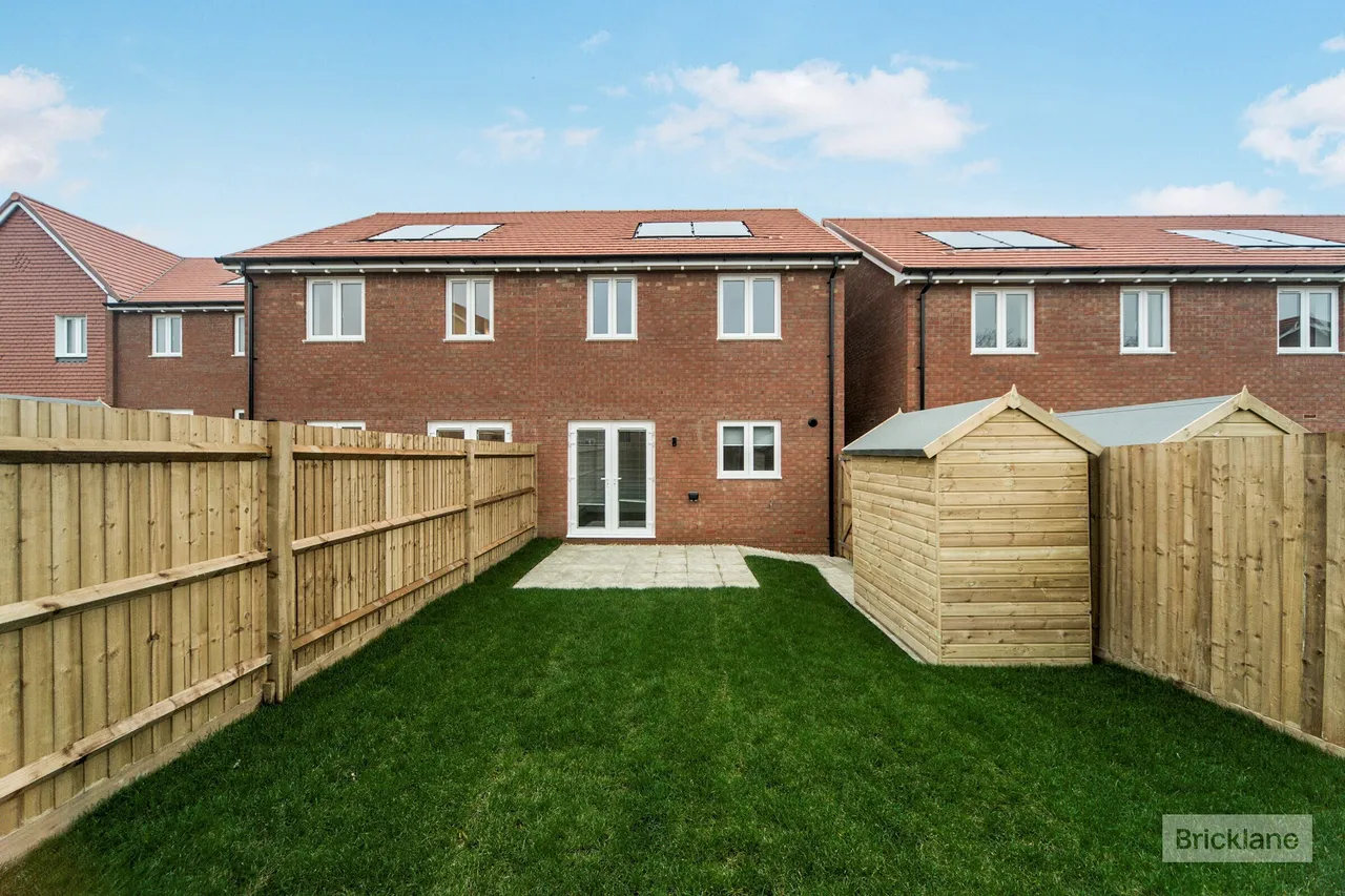 Funnell Drive, Stone Cross, BN24, photo 10