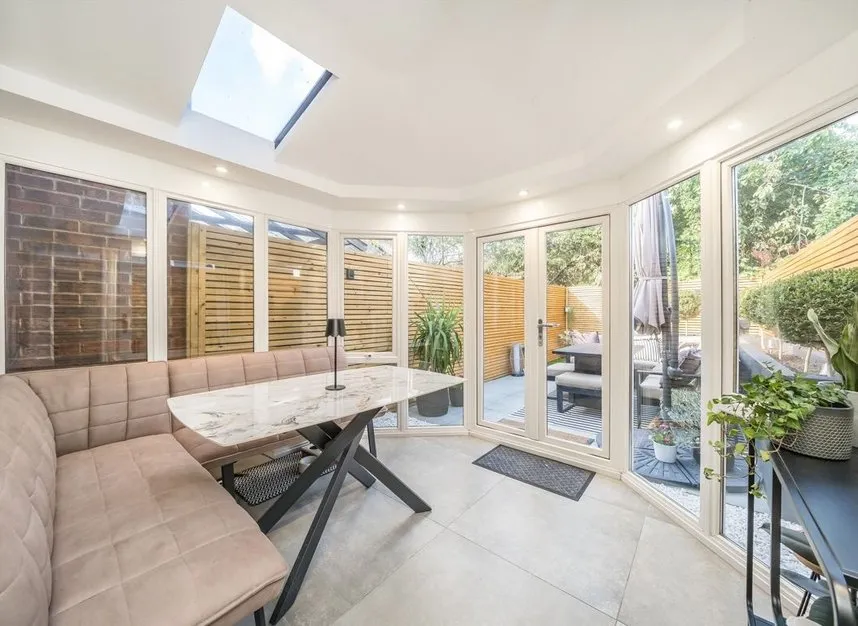 Oakmead Place, Colliers Wood, CR4, photo 6