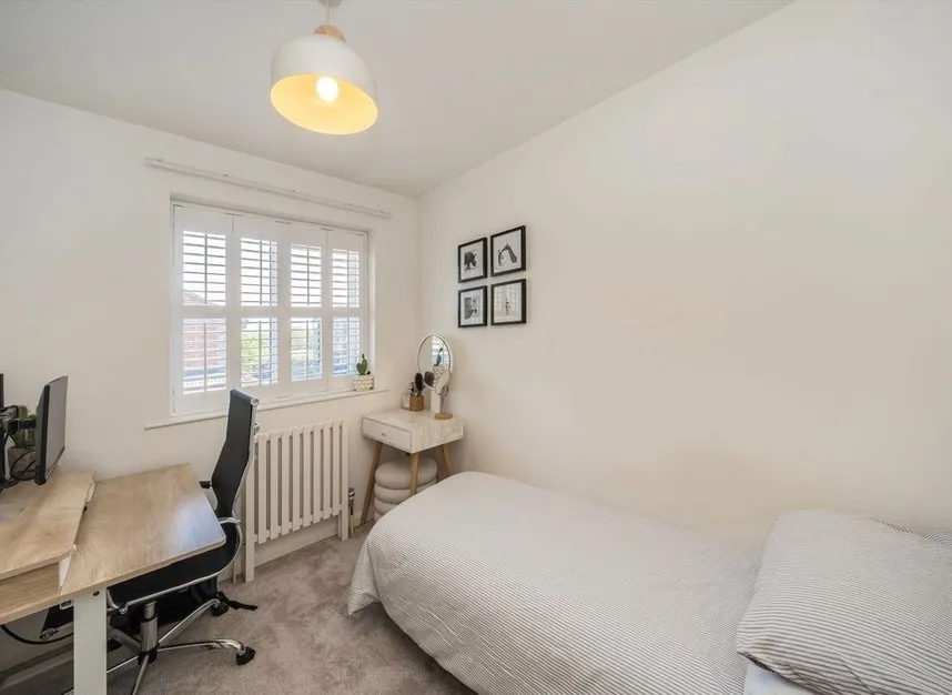 Oakmead Place, Colliers Wood, CR4, photo 8