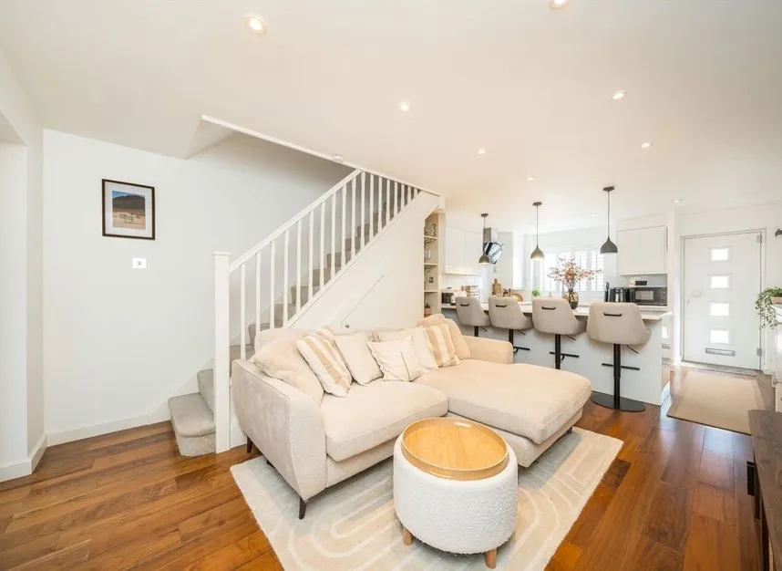 Oakmead Place, Colliers Wood, CR4, photo 5