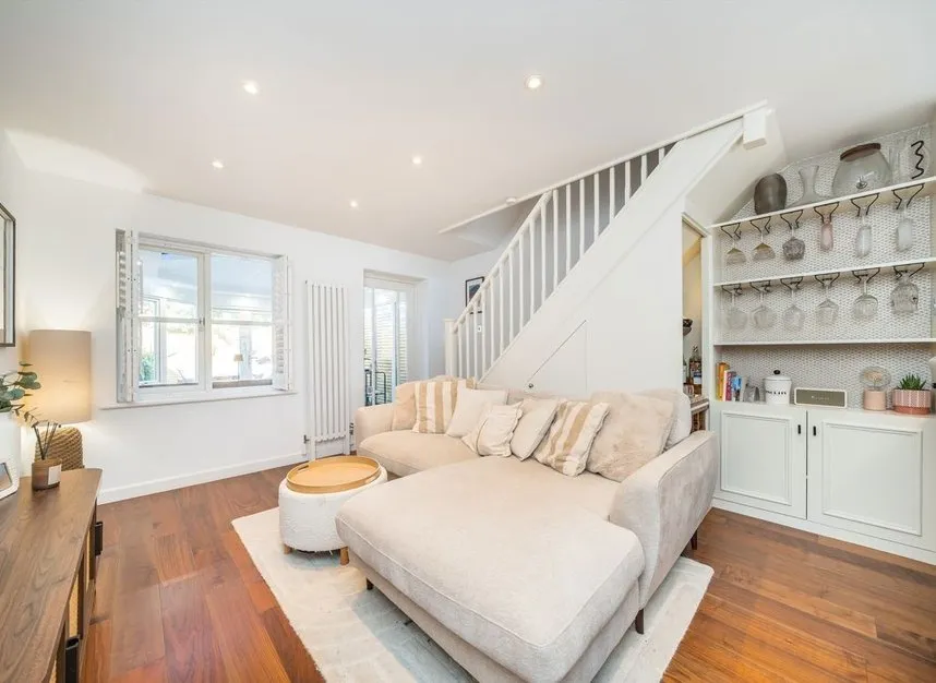 Oakmead Place, Colliers Wood, CR4, photo 3