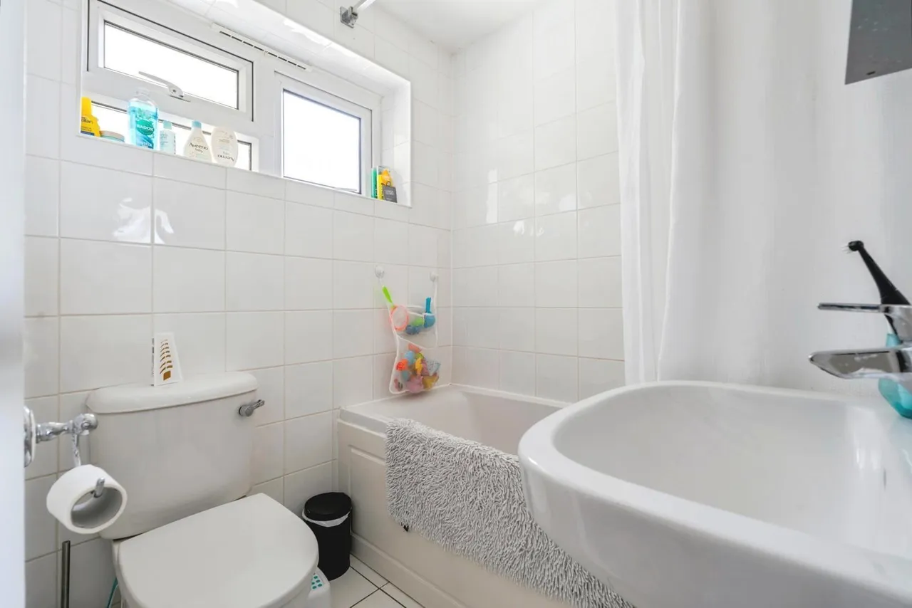 Boundstone Close, Lancing, BN15, photo 10