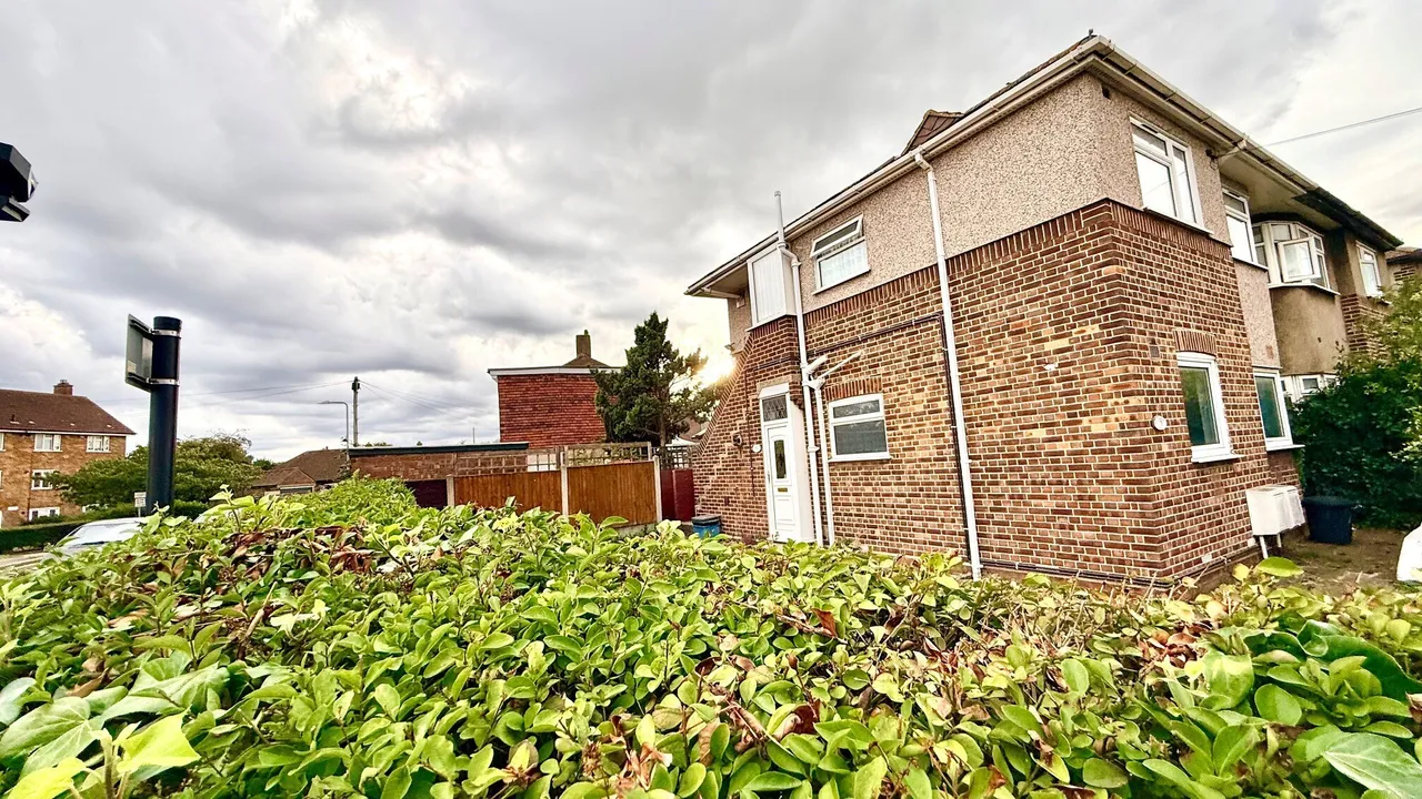Tomswood Hill , Chigwell IG6, photo 12