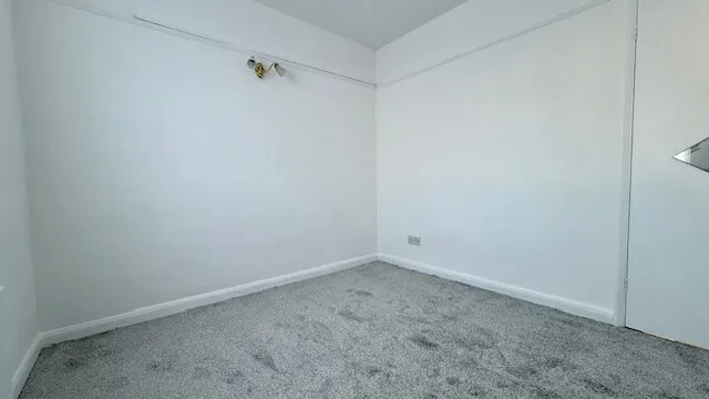 Tomswood Hill , Chigwell IG6, photo 6