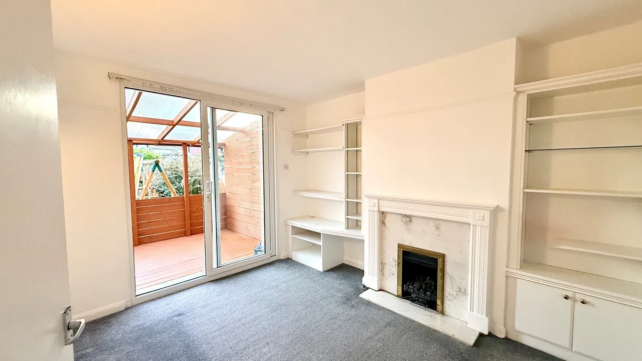 Tomswood Hill , Chigwell IG6, photo 4