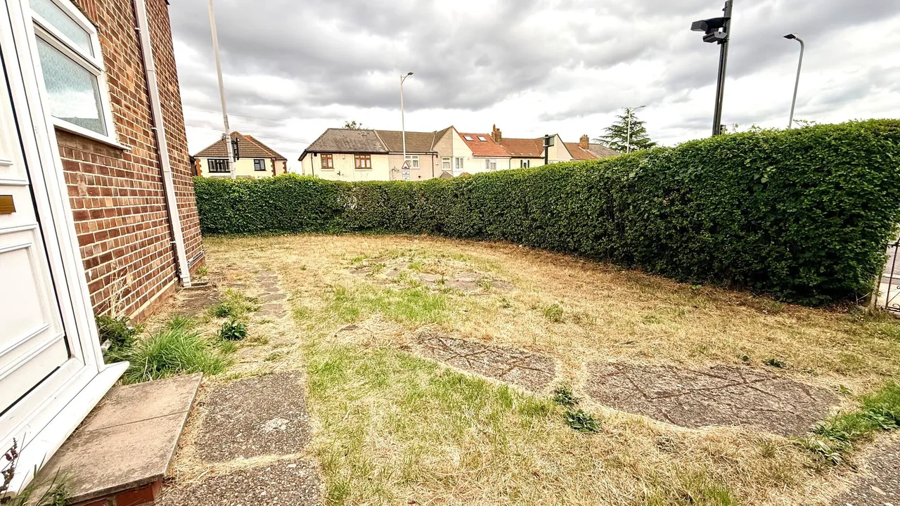 Tomswood Hill , Chigwell IG6, photo 11