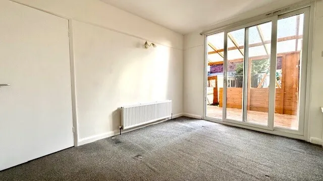 2 bed flat to rent — Tomswood Hill , Chigwell IG6