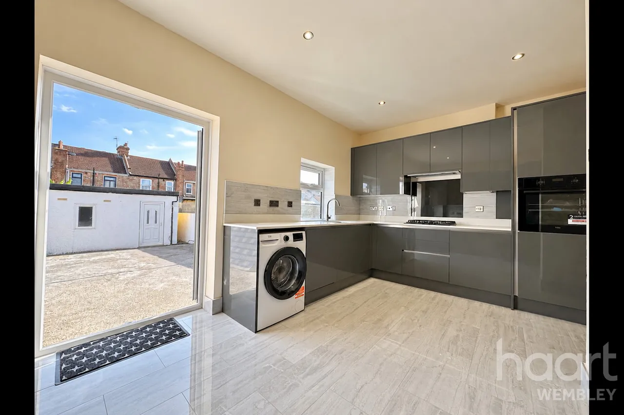 Waverley Avenue, HA9, photo 3