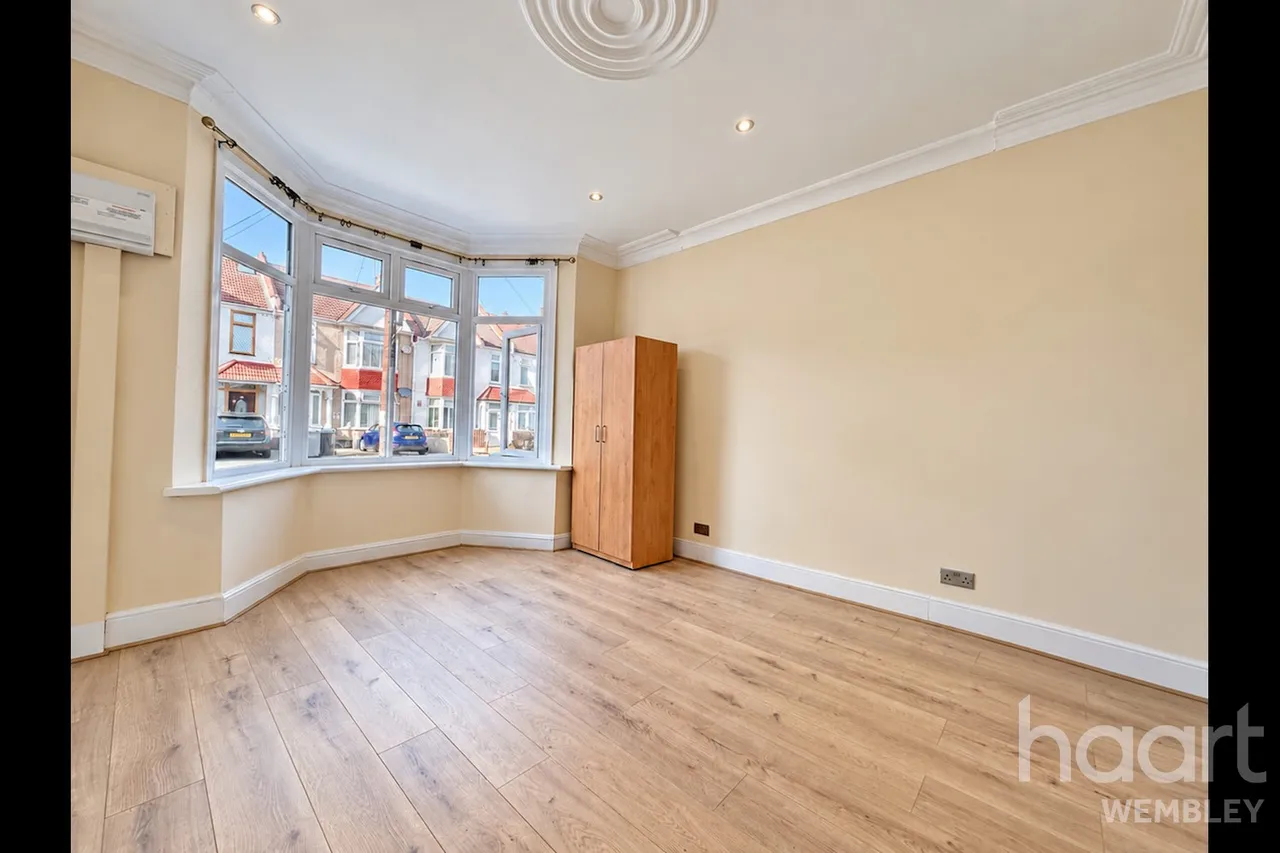 Waverley Avenue, HA9, photo 7