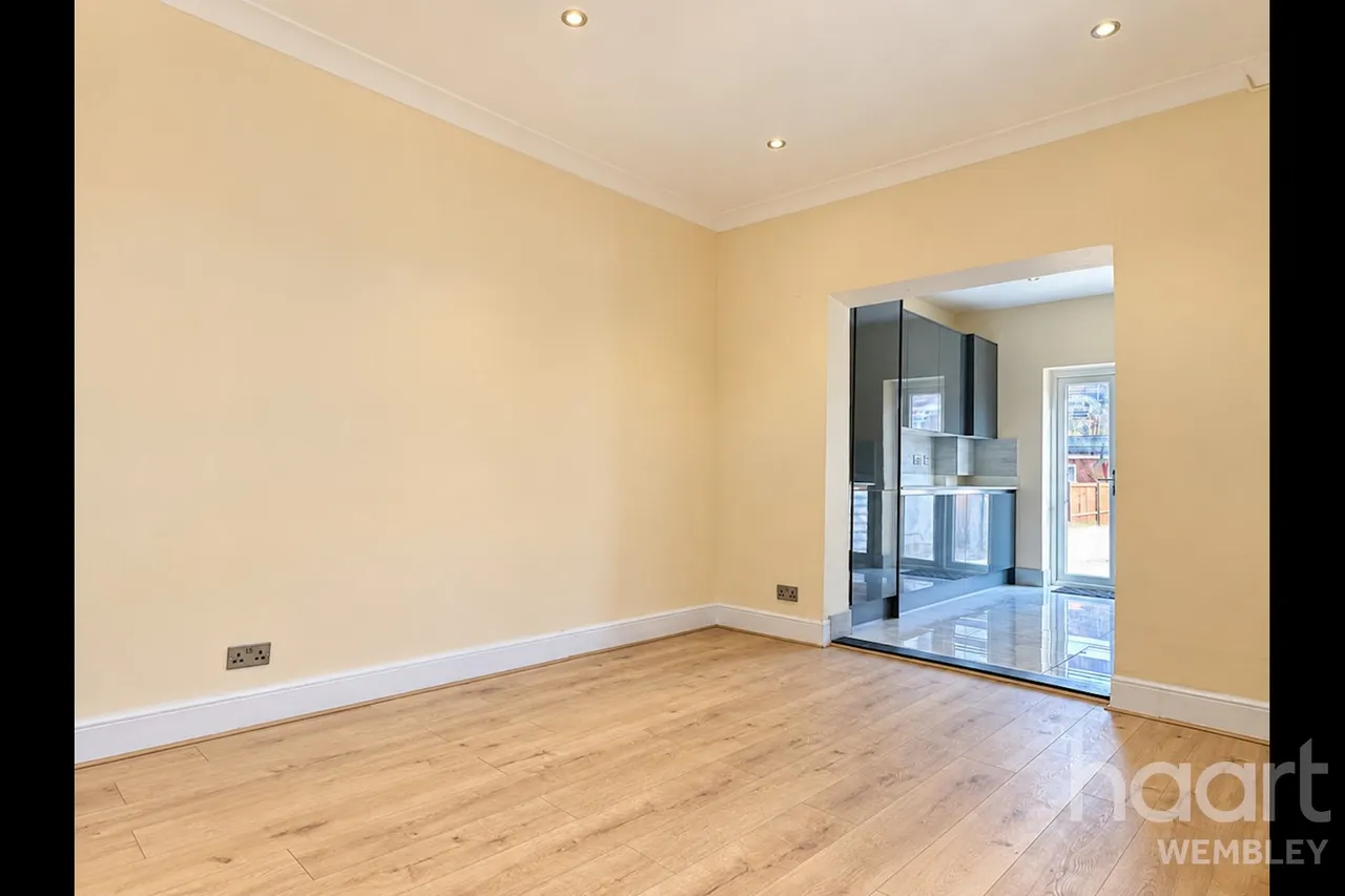Waverley Avenue, HA9, photo 6