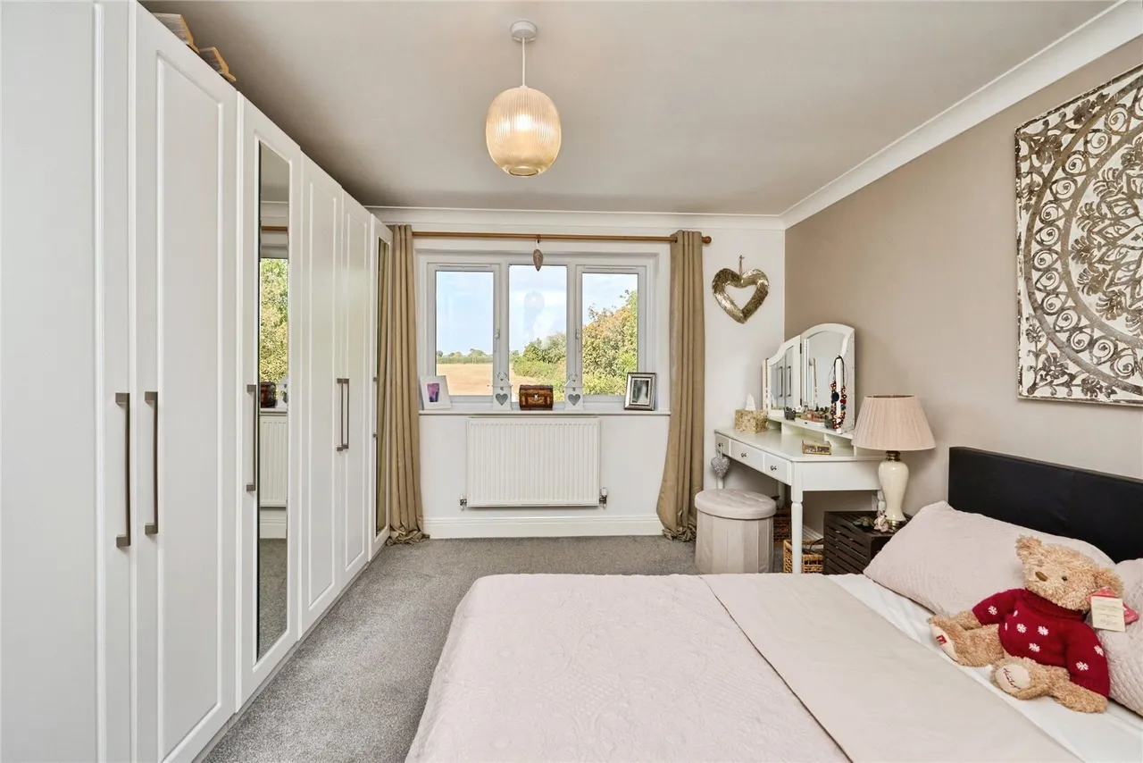 Redwood Close, Newport, PO30, photo 15