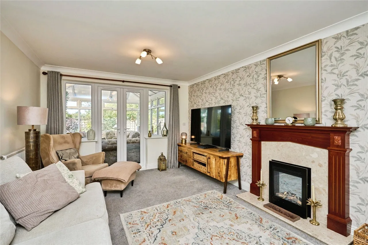 Redwood Close, Newport, PO30, photo 10