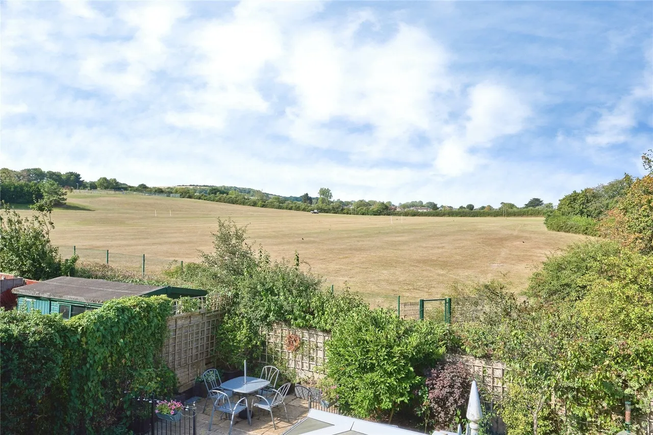 Redwood Close, Newport, PO30, photo 22