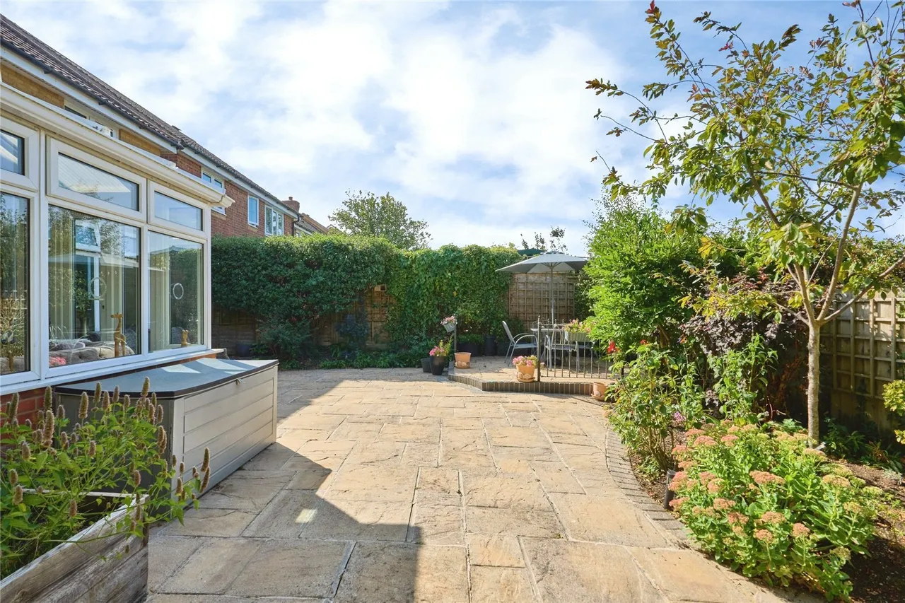 Redwood Close, Newport, PO30, photo 9