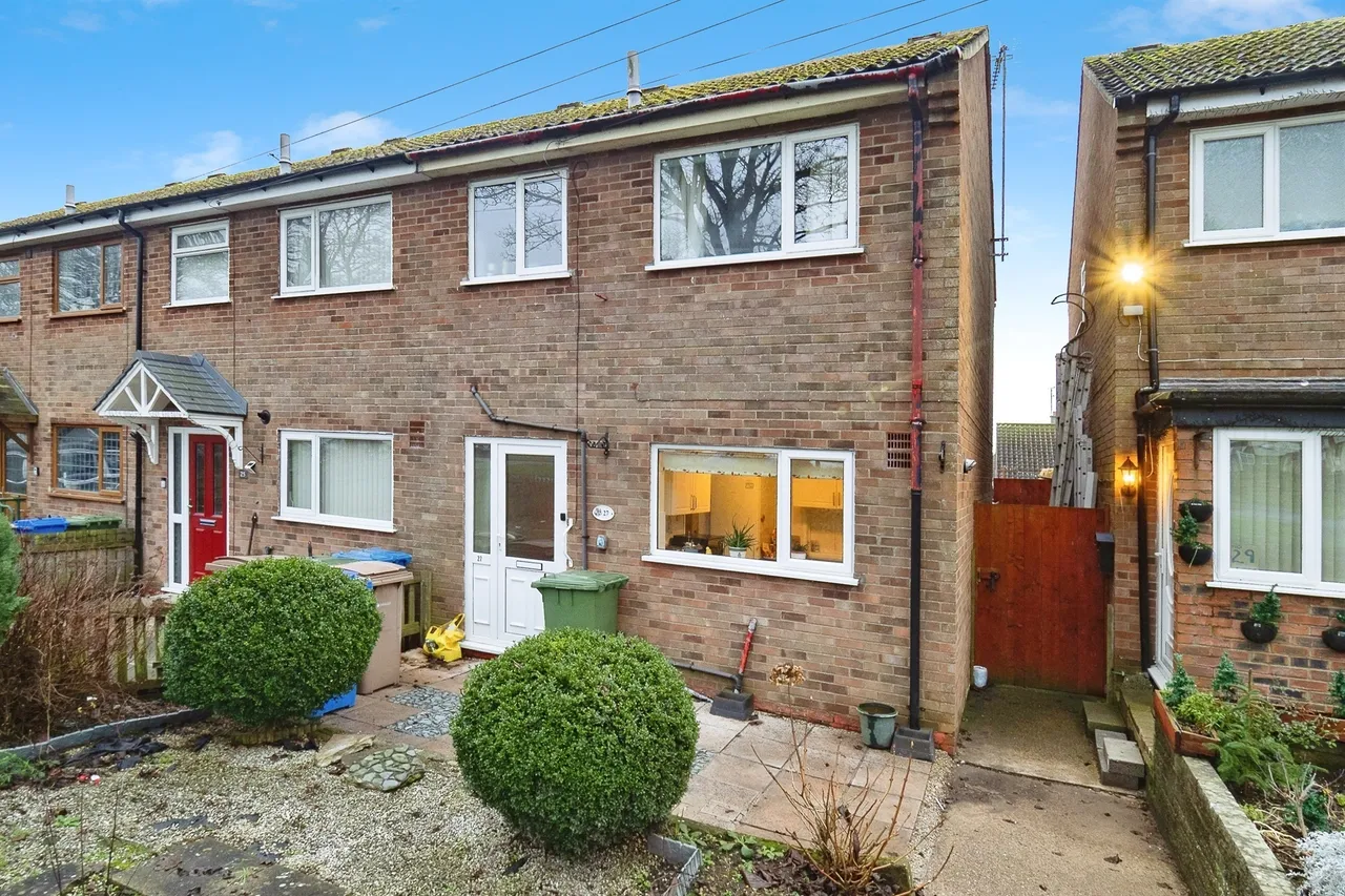 2 bed house for sale — Easton Road, BRIDLINGTON